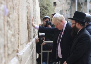 London Mayor Boris Johnson at Western Wall. (photo credit:MARC ISRAEL SELLEM/THE JERUSALEM POST)